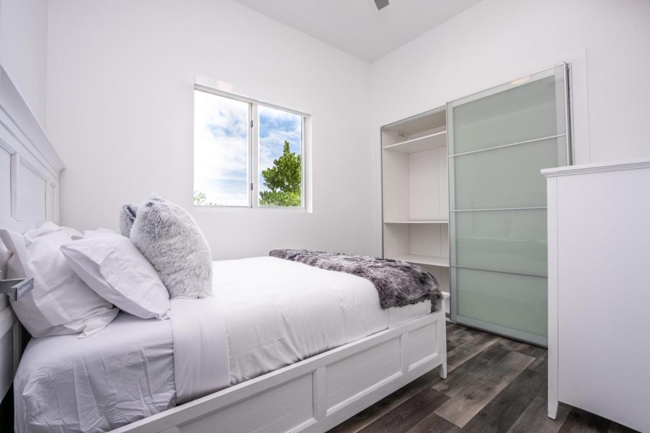 Modern 4-bedroom Townhouse With Pool! Miami