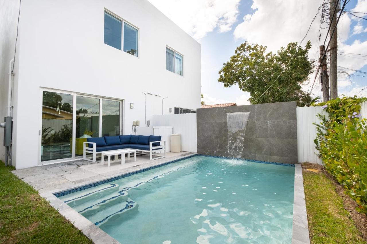 Modern 4-bedroom Townhouse With Pool! *