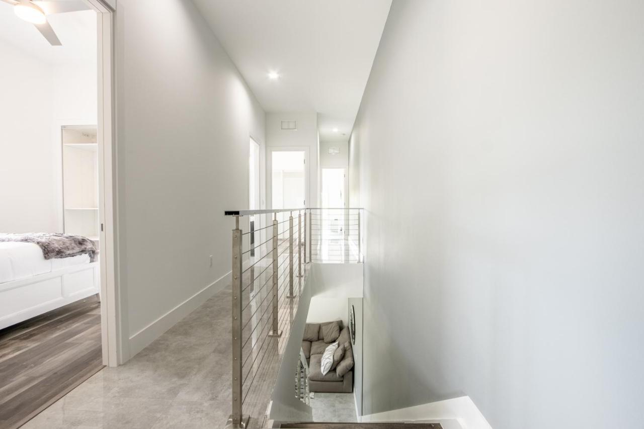 Holiday home Modern 4-bedroom Townhouse With Pool!