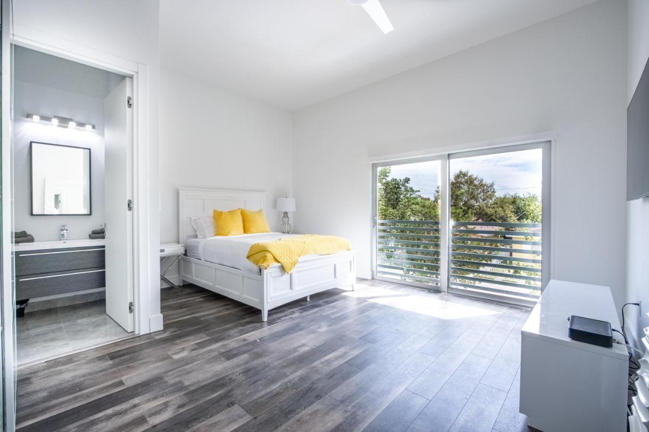 Modern 4-bedroom Townhouse With Pool! *