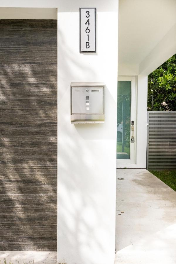 Modern 4-bedroom Townhouse With Pool! Holiday home