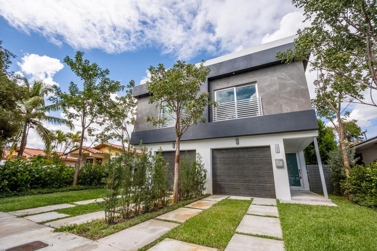 Modern 4-bedroom Townhouse With Pool!