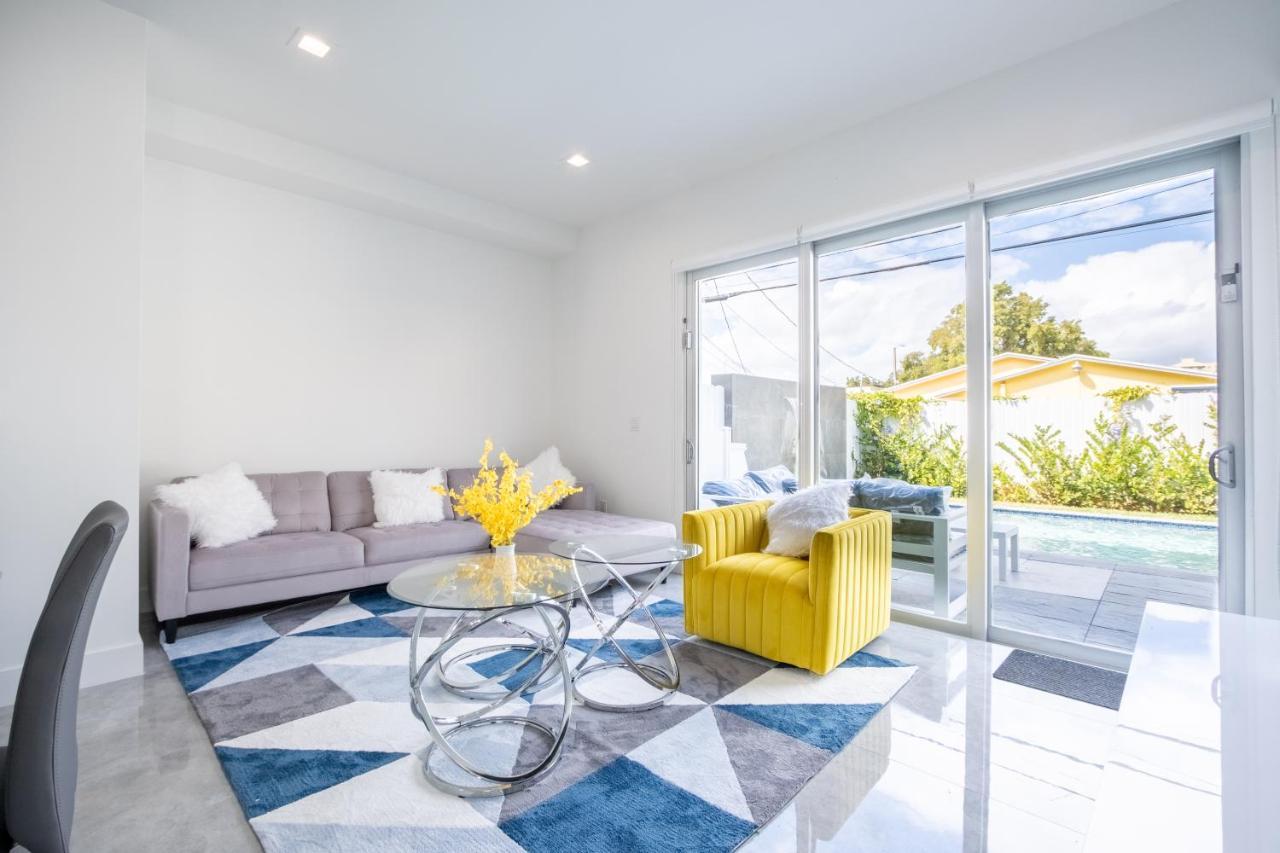 Holiday home Modern 4-bedroom Townhouse With Pool!
