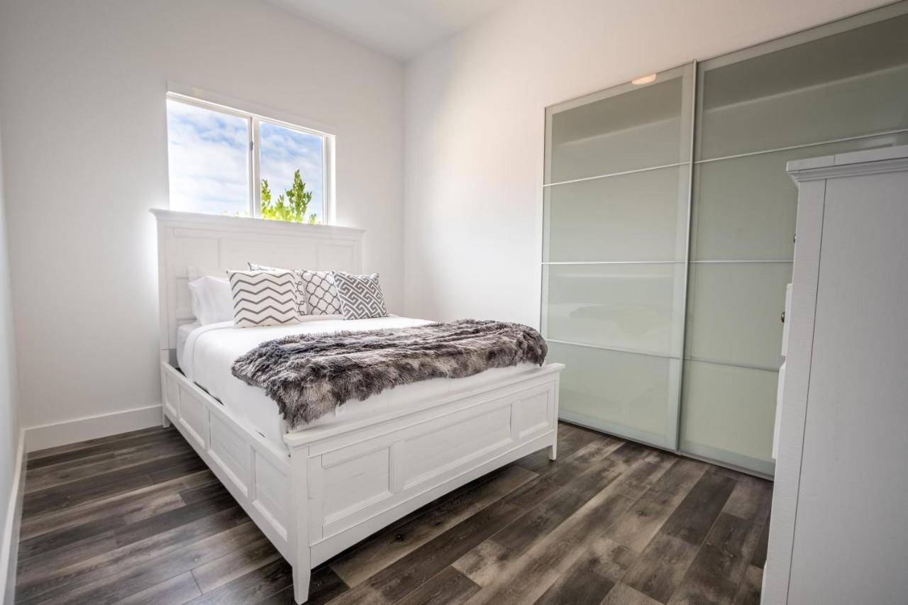 Modern 4-bedroom Townhouse With Pool! * Miami