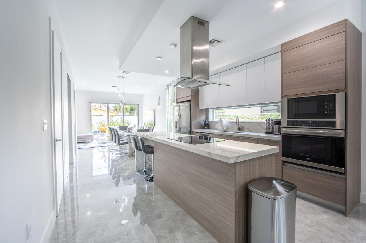 Modern 4-bedroom Townhouse With Pool! Miami