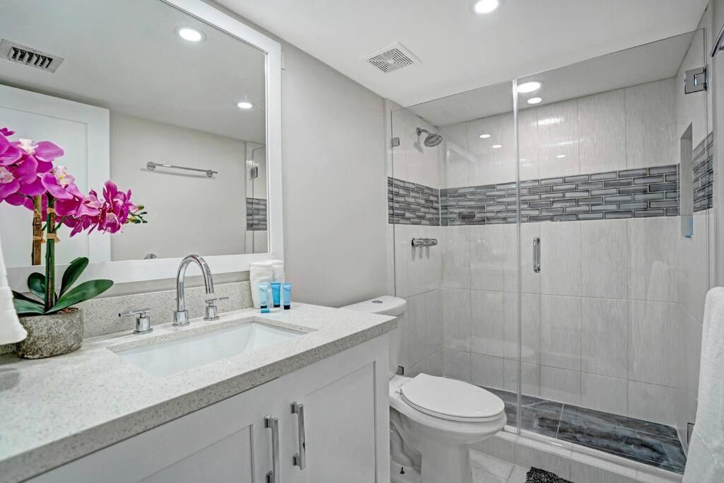 Vice! Totally Renovated, Water & Park Views! Apartment Miami