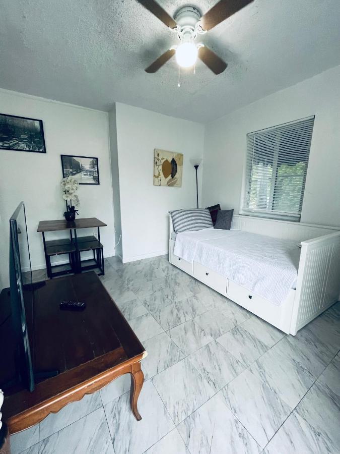 Apartment 5 Minutes To Downtown Apt201 *