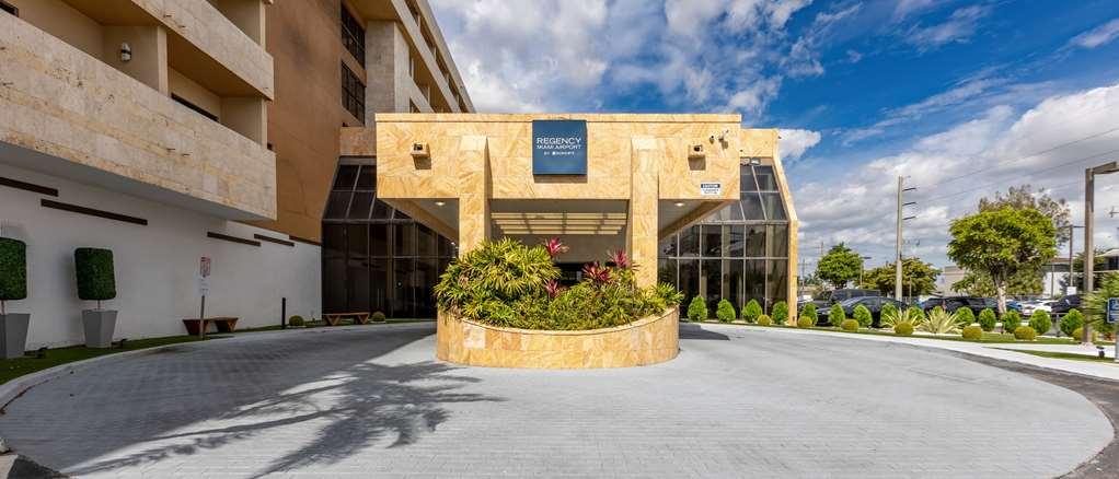 Hotel Regency Airport