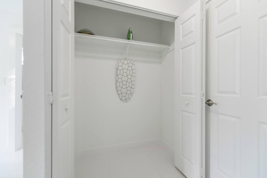 Stunning 3-bedroom Duplex With Free Parking Miami