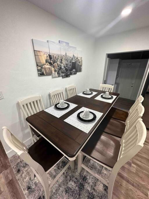 Vakantiehuis Entire 3/1 House Near Wynwood! *