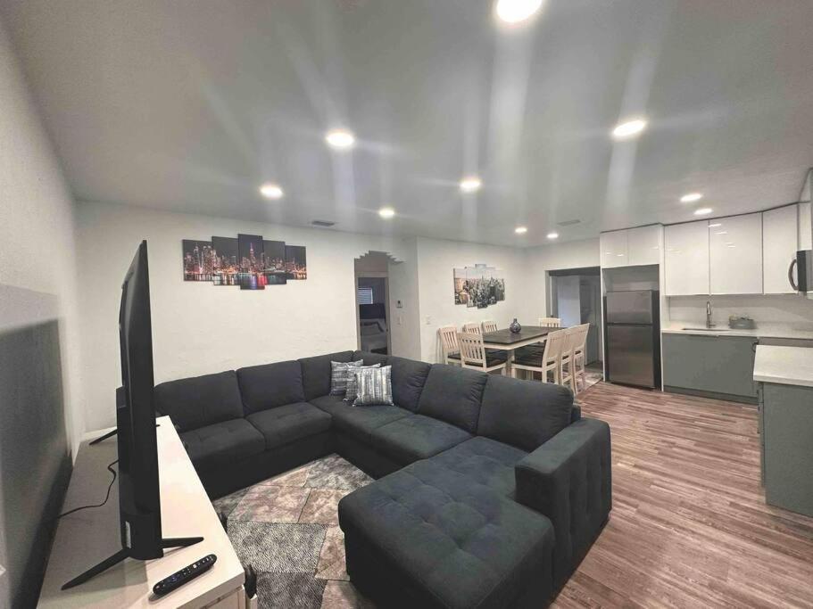 Entire 3/1 House Near Wynwood! Holiday home *
