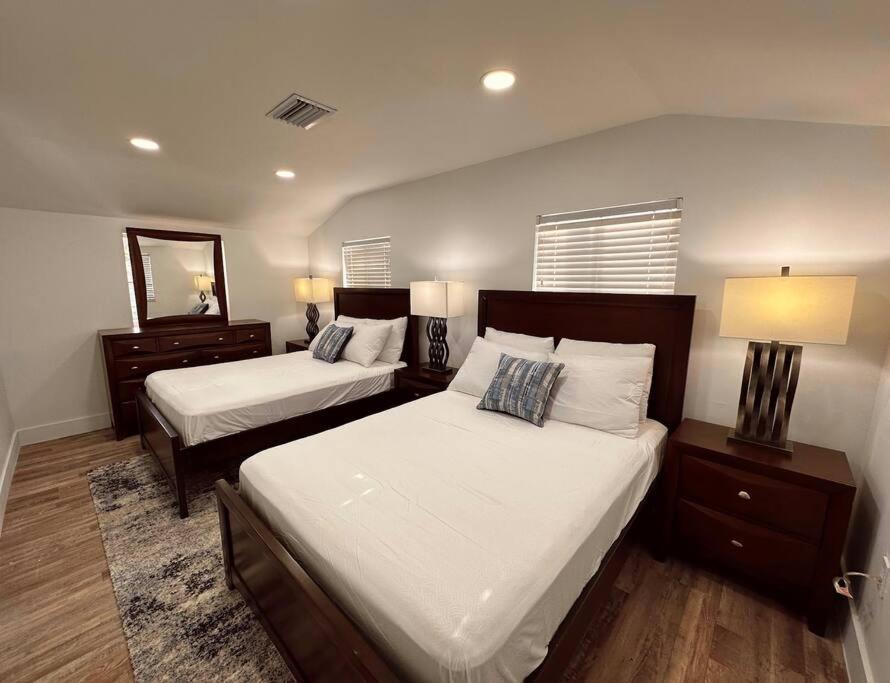 Vakantiehuis Entire 3/1 House Near Wynwood!