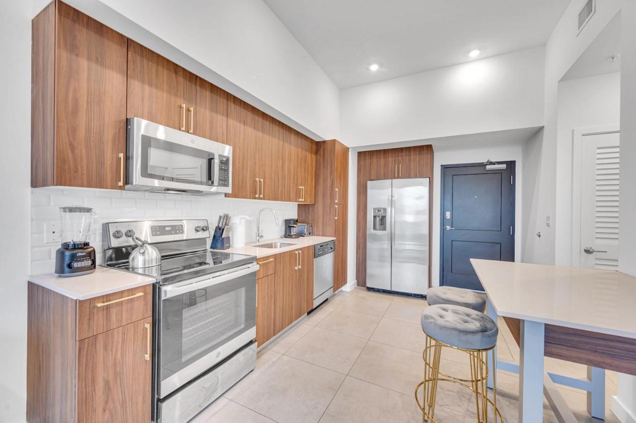 Modern Unit In Downtown With Free Parking Appartement