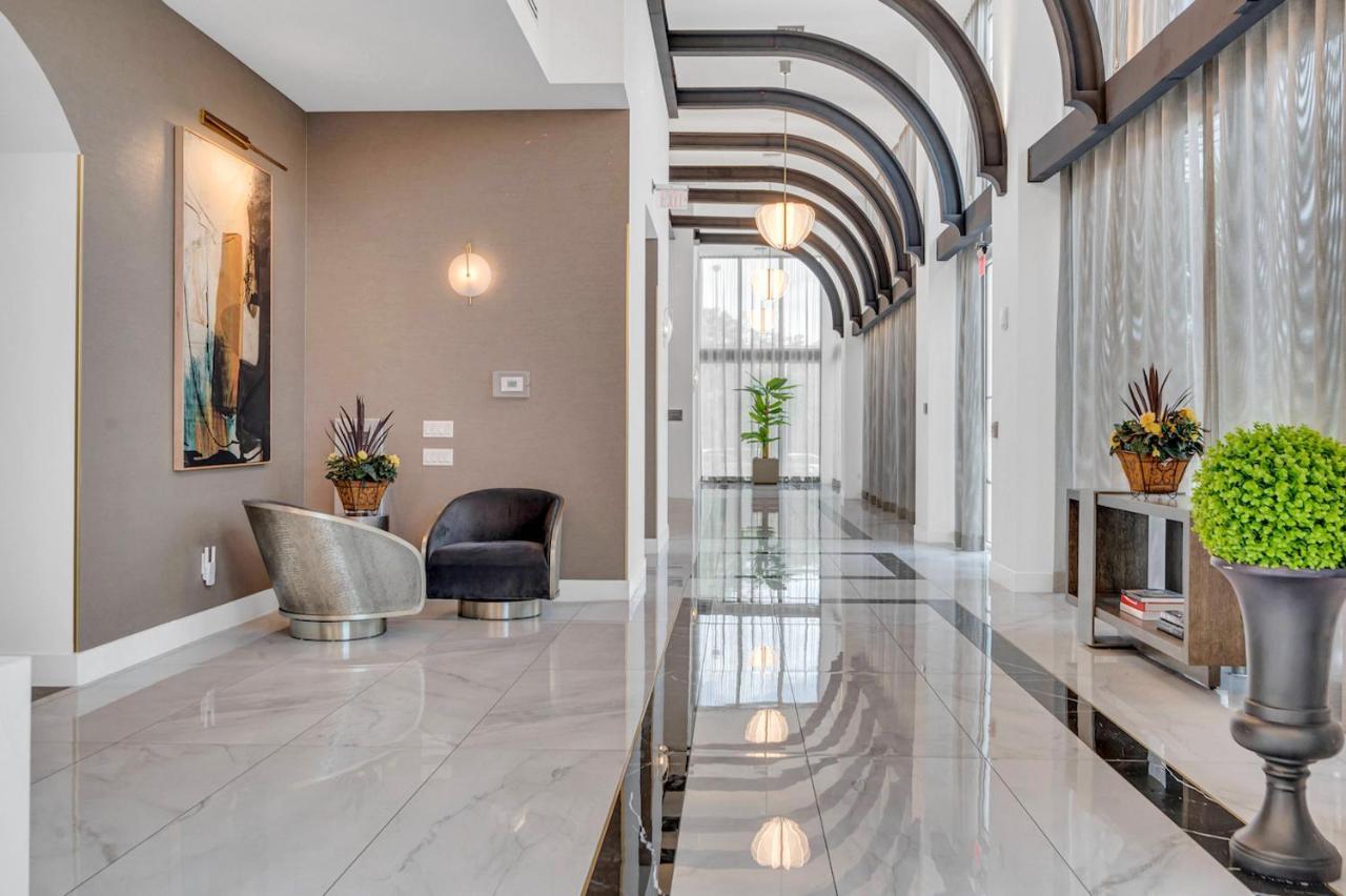 Appartement Modern Unit In Downtown With Free Parking *
