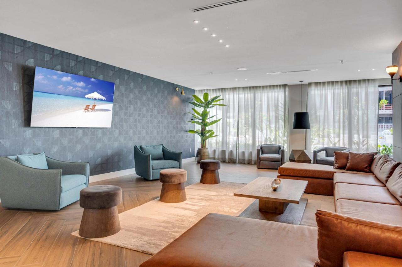Modern Unit In Downtown With Free Parking Appartement *