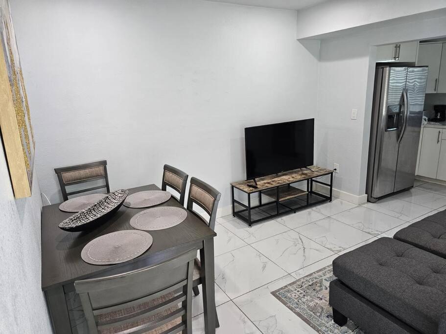 Perfect Location In Heart! Ferienhaus