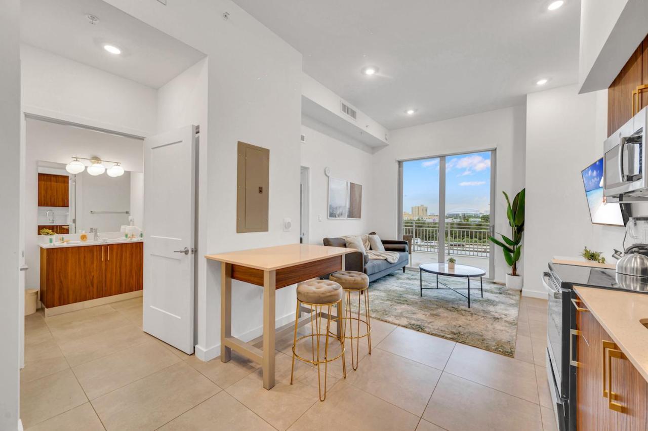 Appartement Modern Unit In Downtown With Free Parking *