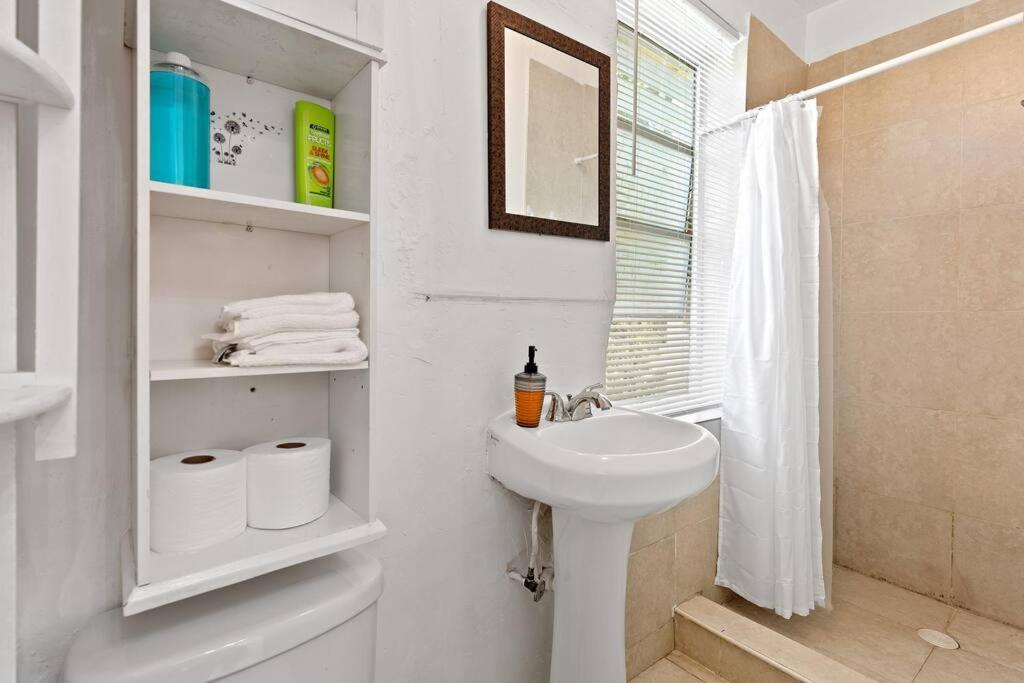 Bungalow King N Queen Bed 5m Wynwood Kitchen Apartment Miami