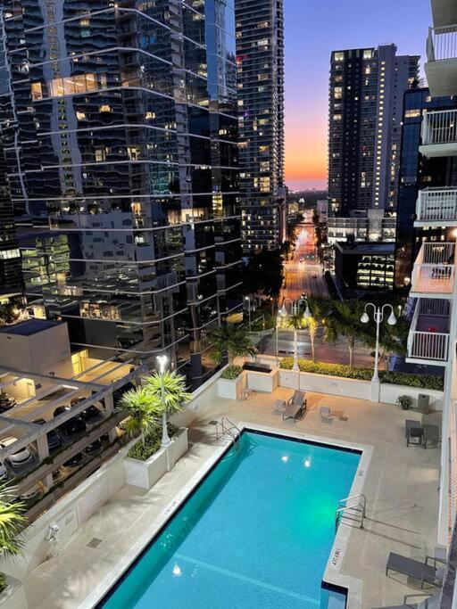 Apartment Rooftop Pool With Water View *