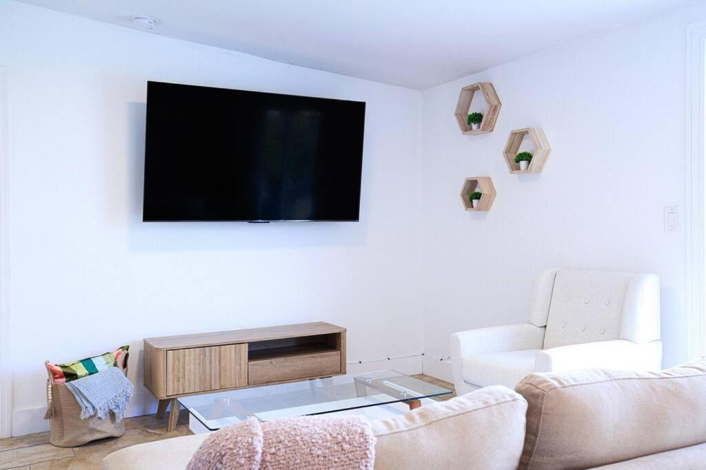 Cozy Pet-friendly & With Free Parking *