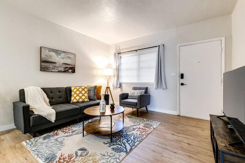 Spacious 2 Bedroom Near Airport Virg 5 *