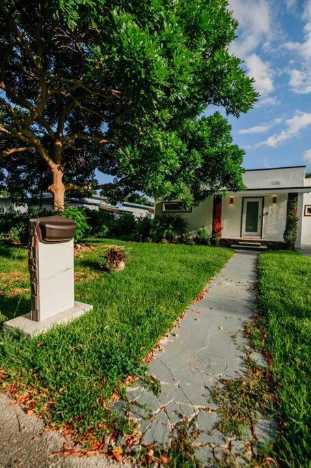 Exquisite Luxe 3 Bed With Hot Tub! Villa Miami