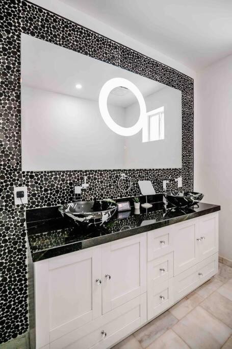 Villa Exquisite Luxe 3 Bed With Hot Tub! *