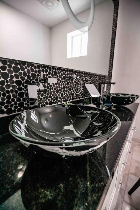 Exquisite Luxe 3 Bed With Hot Tub! Miami