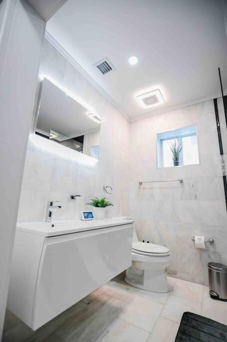 Exquisite Luxe 3 Bed With Hot Tub! Miami