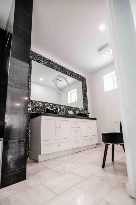 Villa Exquisite Luxe 3 Bed With Hot Tub! *