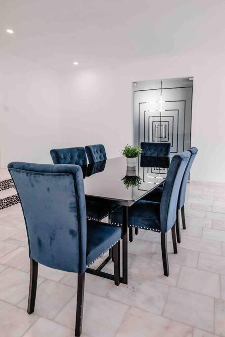 Exquisite Luxe 3 Bed With Hot Tub! Villa Miami