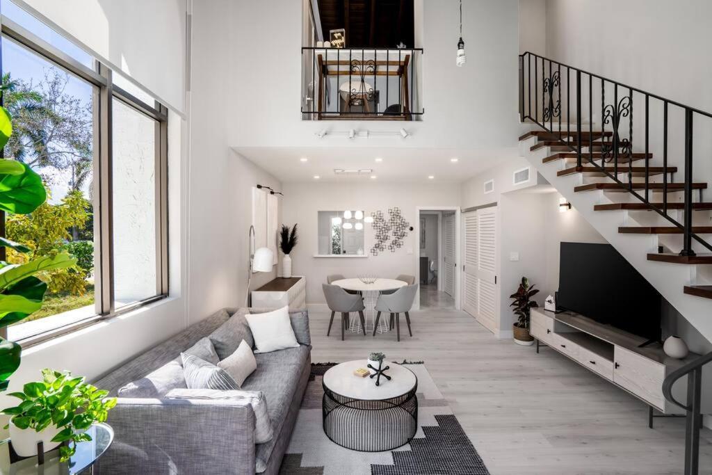 Villa At St Unit A Luxury Pool Villa, Pet Friendly Miami