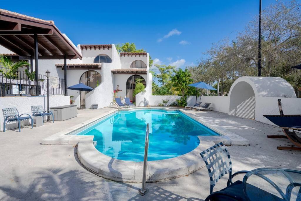 Villa At St Unit A Luxury Pool Villa, Pet Friendly