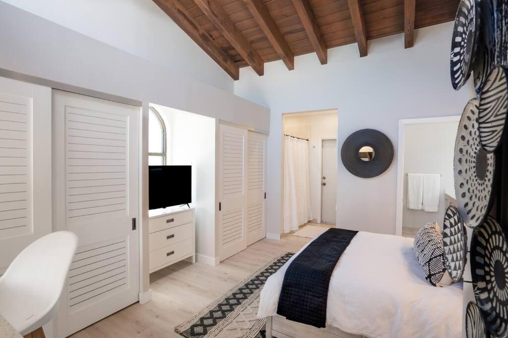At St Unit A Luxury Pool Villa, Pet Friendly *