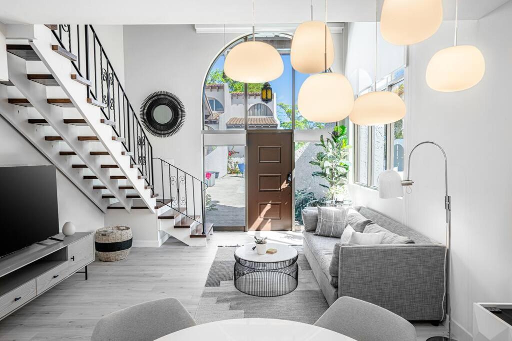 At St Unit A Luxury Pool Villa, Pet Friendly