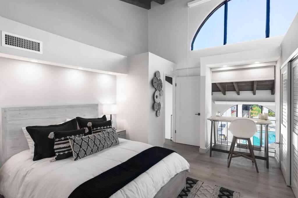 At St Unit A Luxury Pool Villa, Pet Friendly * Miami