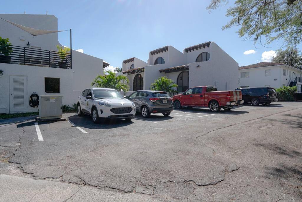 At St Unit A Luxury Pool Villa, Pet Friendly Miami