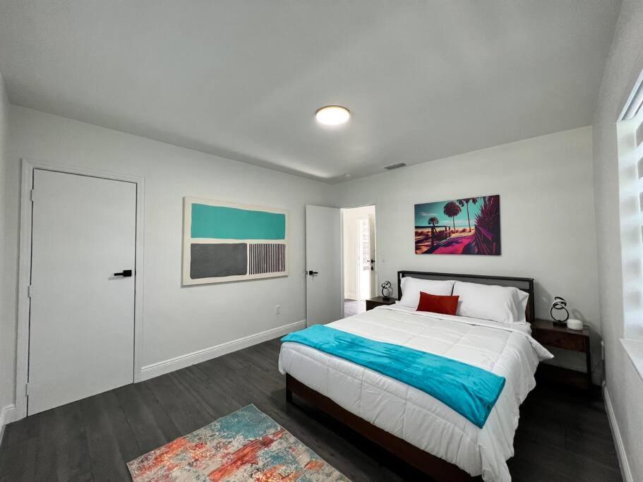 Stylish 3/2 Centrally Located! * Miami