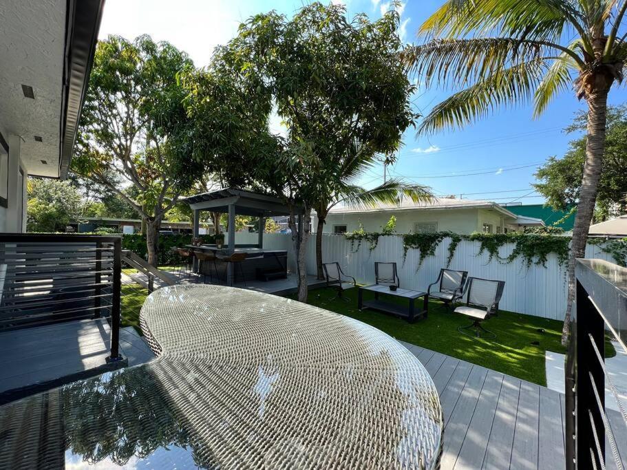 Stylish 3/2 Centrally Located! Apartment