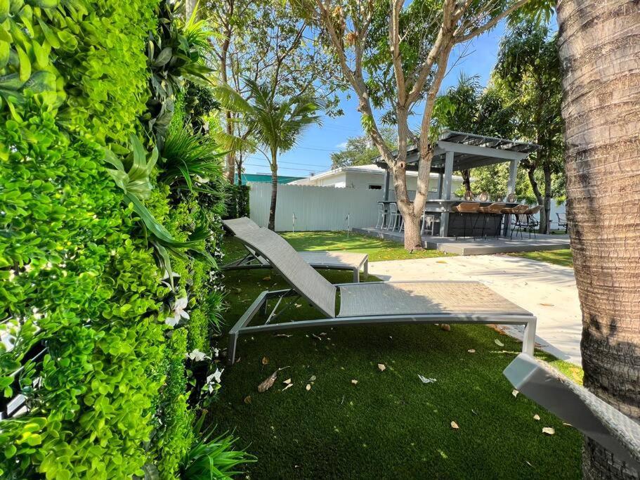 Apartment Stylish 3/2 Centrally Located! *