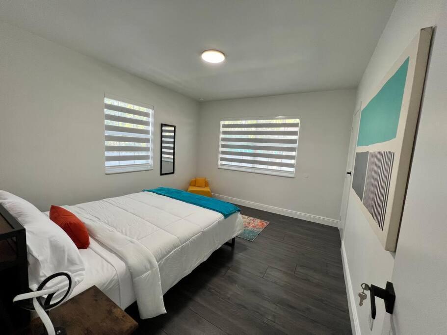 Apartment Stylish 3/2 Centrally Located! Miami