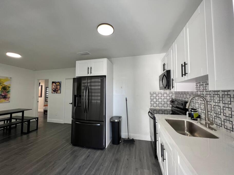Apartment Stylish 3/2 Centrally Located! *