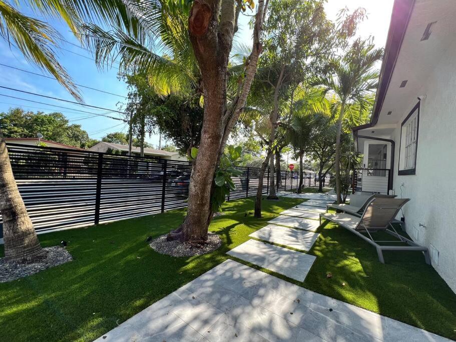 Apartment Stylish 3/2 Centrally Located!