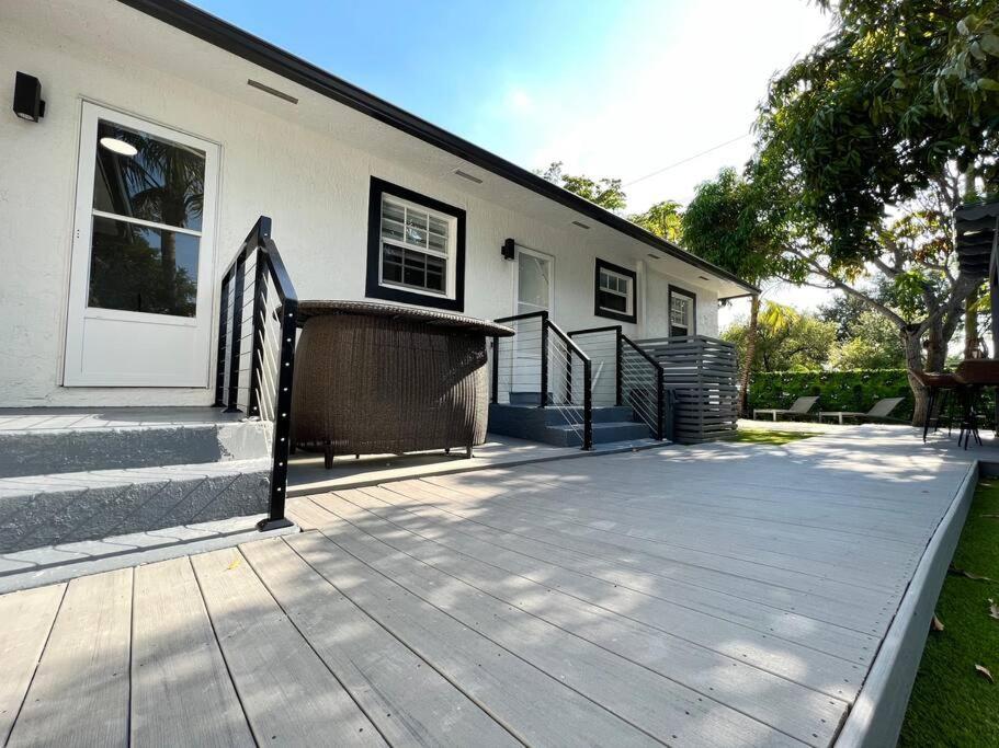 Stylish 3/2 Centrally Located! Apartment