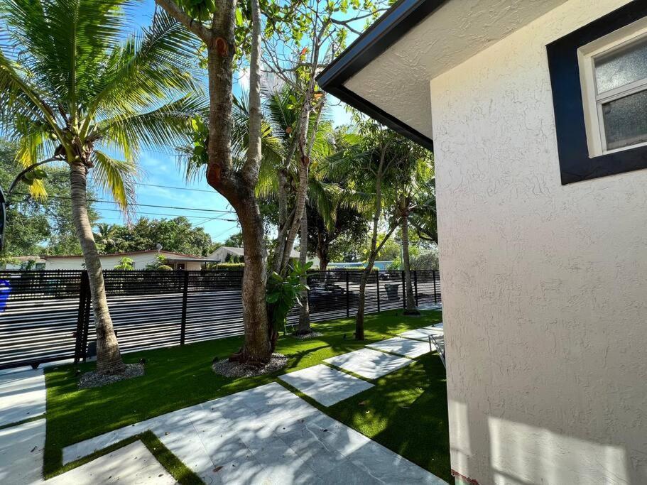 Apartment Stylish 3/2 Centrally Located!