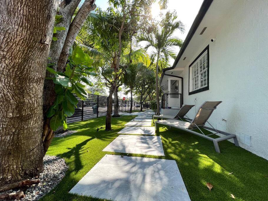 Stylish 3/2 Centrally Located! Apartment