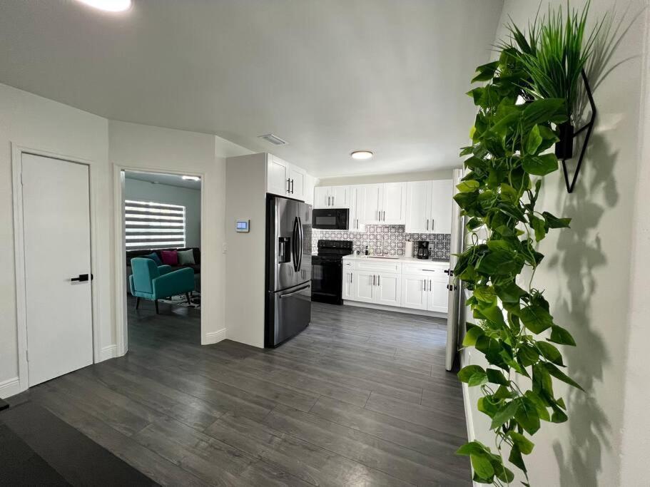Apartment Stylish 3/2 Centrally Located! *