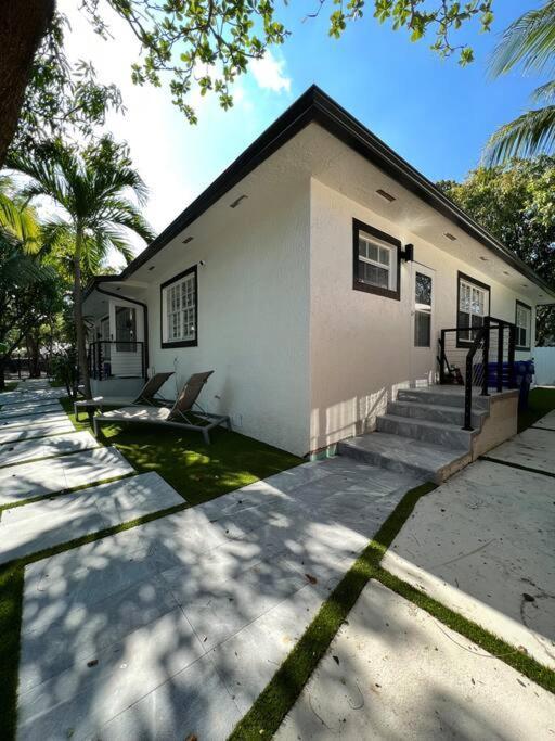 Apartment Stylish 3/2 Centrally Located! Miami