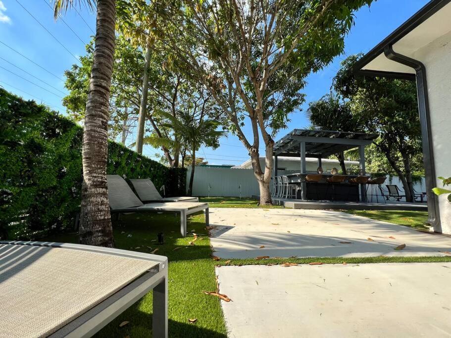 Apartment Stylish 3/2 Centrally Located!
