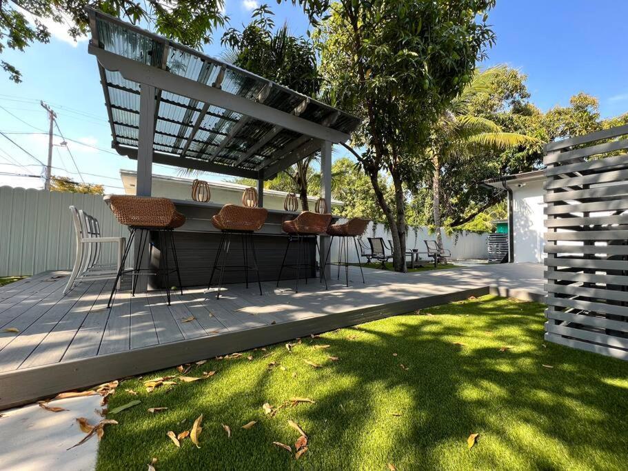 Apartment Stylish 3/2 Centrally Located!